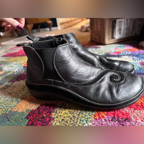Naot chi swirl boots - Picture 3 of 7
